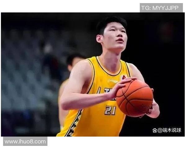 胡金秋：从青涩少年到篮球明星的成长之路与辉煌成就